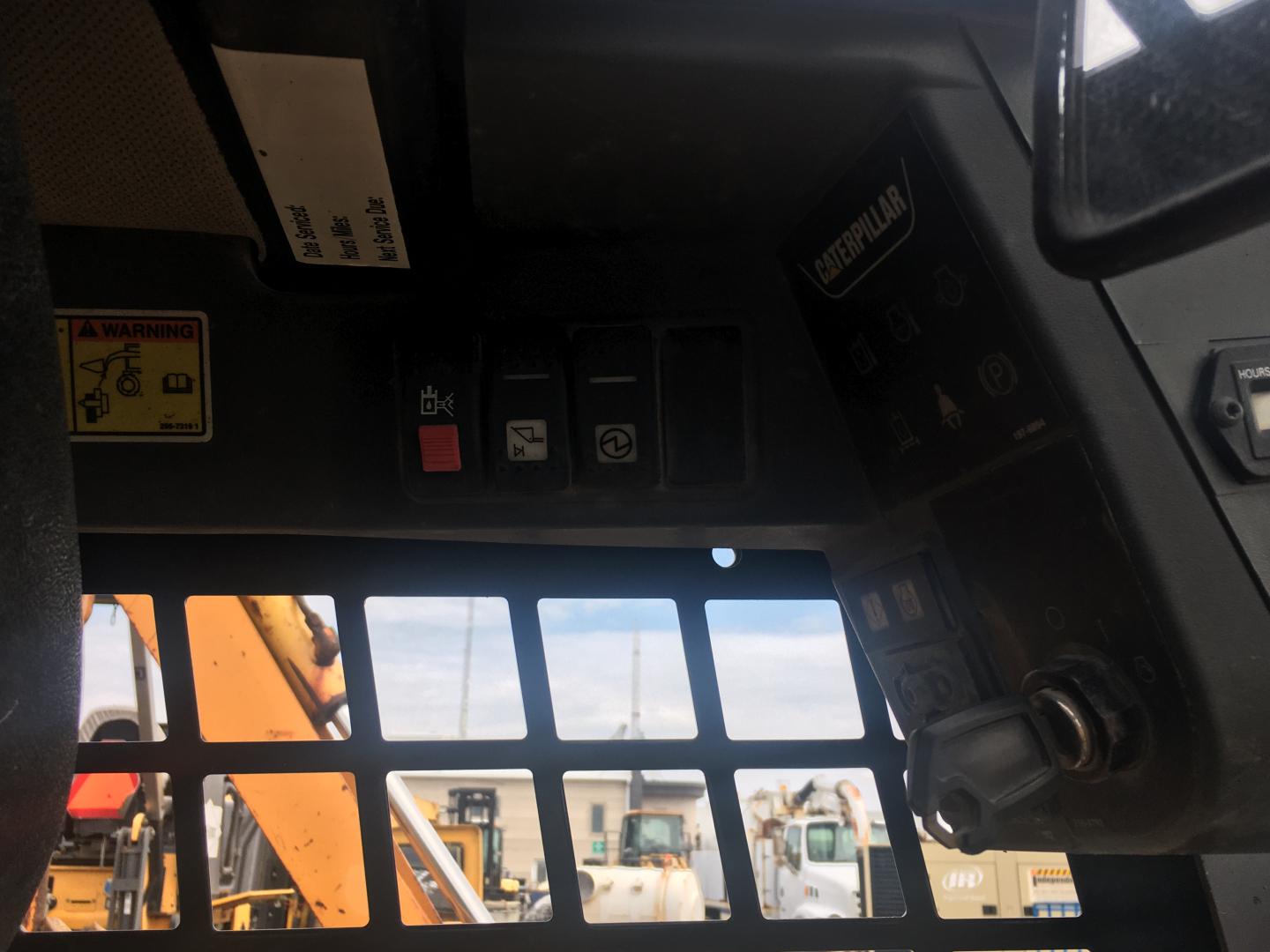 ./imagenes/INVOICE/2019/16961/MINICARGADOR CAT 236B3 PARA PARTES (27).JPG